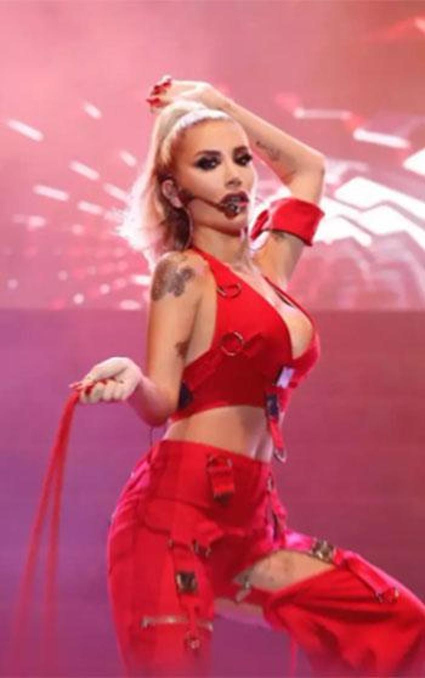 İrem Derici İspanya tatilinde yakınmaya başladı! Takipçileri tepkisiz kalamadı 