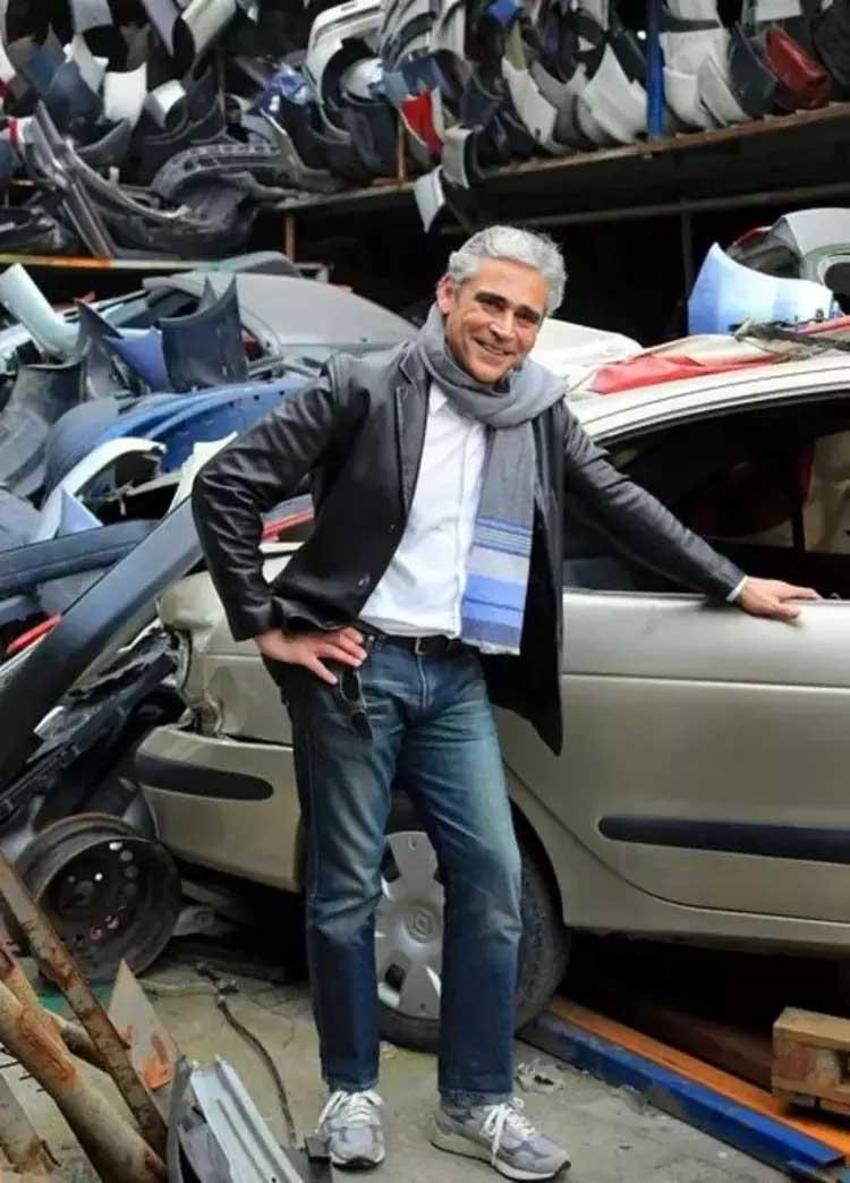 80’li yıllara damgasını vurmuştu, oyunculuğu bırakıp ülkeyi terk etti! Tolga Savacı'nın yeni mesleği şaşırttı