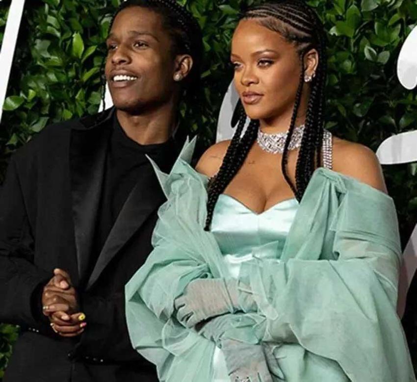 Rihanna ikinci kez anne oldu! İşte bebeğin cinsiyeti
