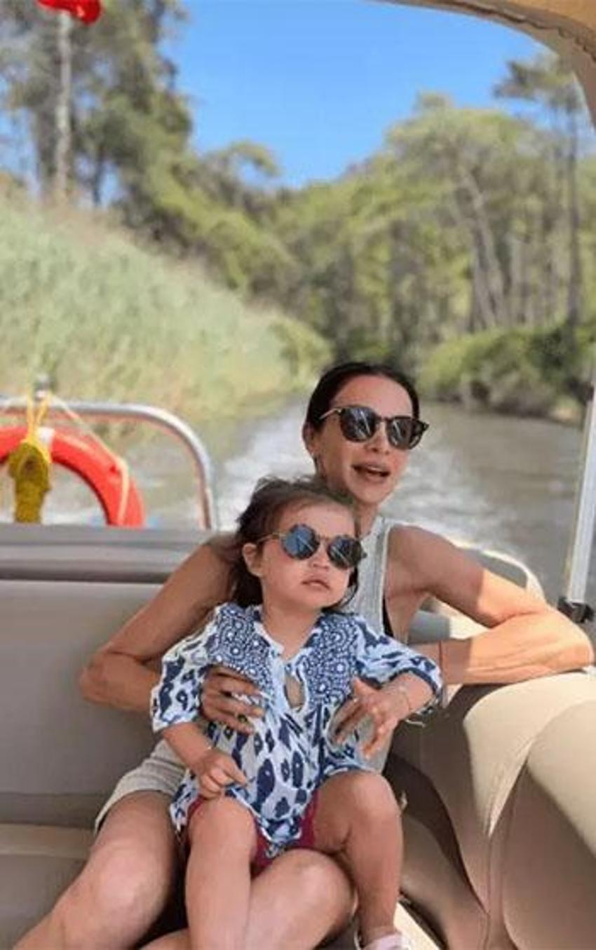 Hepsi grubunun Cemre'si eşinin çektiği fotoğraflara isyan etti