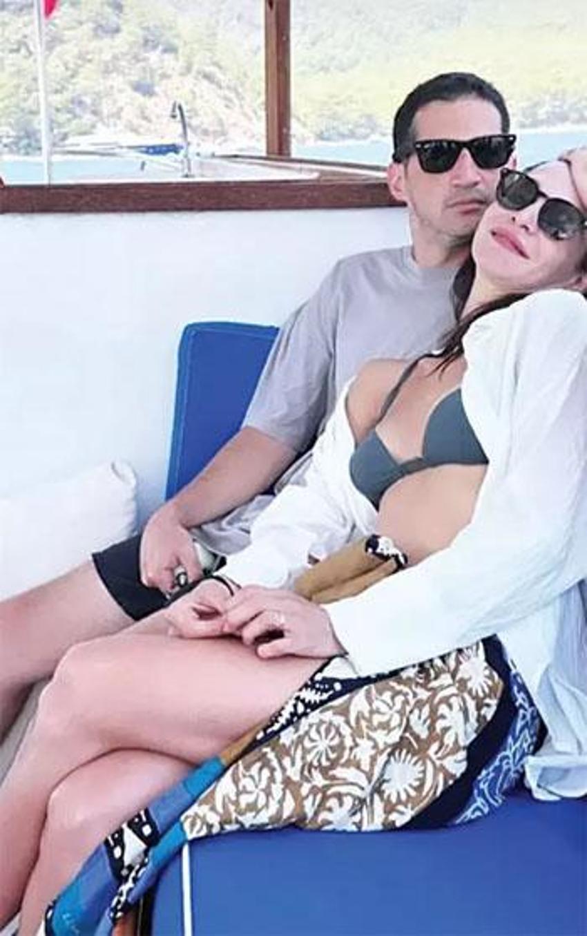 Hepsi grubunun Cemre'si eşinin çektiği fotoğraflara isyan etti