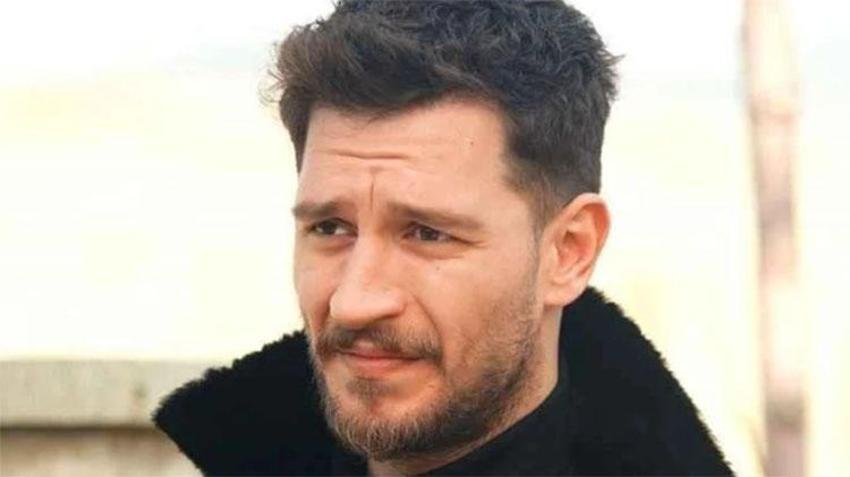 Uraz Kaygılaroğlu kendinden geçti: Sokak müzisyeniyle düet yaptığı anlar gündem oldu