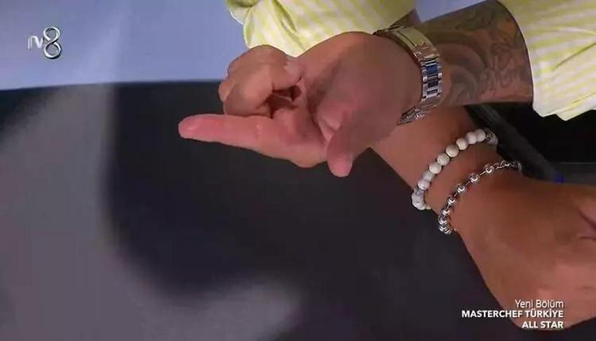 Barbaros bir hareketiyle hayalleri yıktı! MasterChef All Star'da eleme adayını seçerken kahkaha attı!