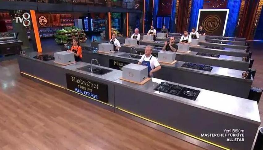 Barbaros bir hareketiyle hayalleri yıktı! MasterChef All Star'da eleme adayını seçerken kahkaha attı!