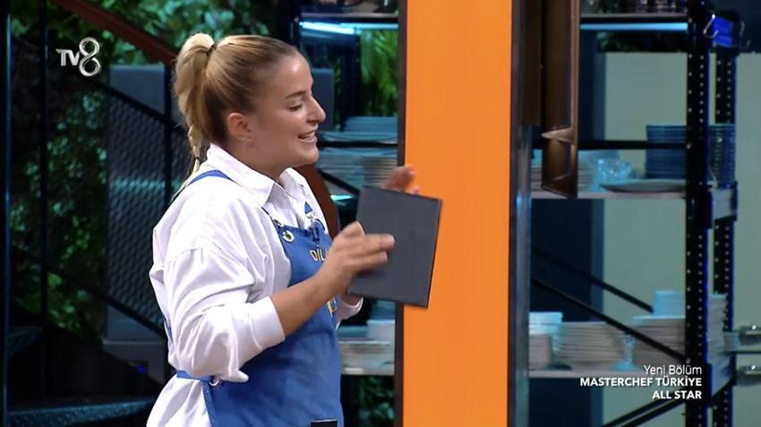 Barbaros bir hareketiyle hayalleri yıktı! MasterChef All Star'da eleme adayını seçerken kahkaha attı!
