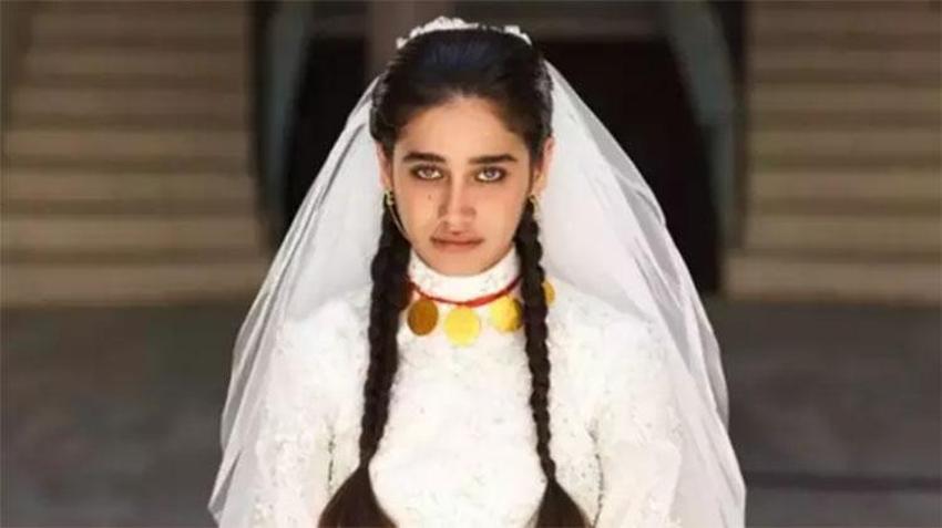 Meltem Miraloğlu'dan şaşırtan poz! 84 yaşındaki Patrick Grady ile evliliği çok konuşulmuştu