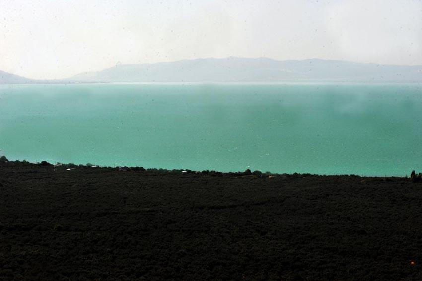 Marmara'nın en büyük gölü turkuaz renge büründü! İznik Gölü'nde siyanobakteri artışı...