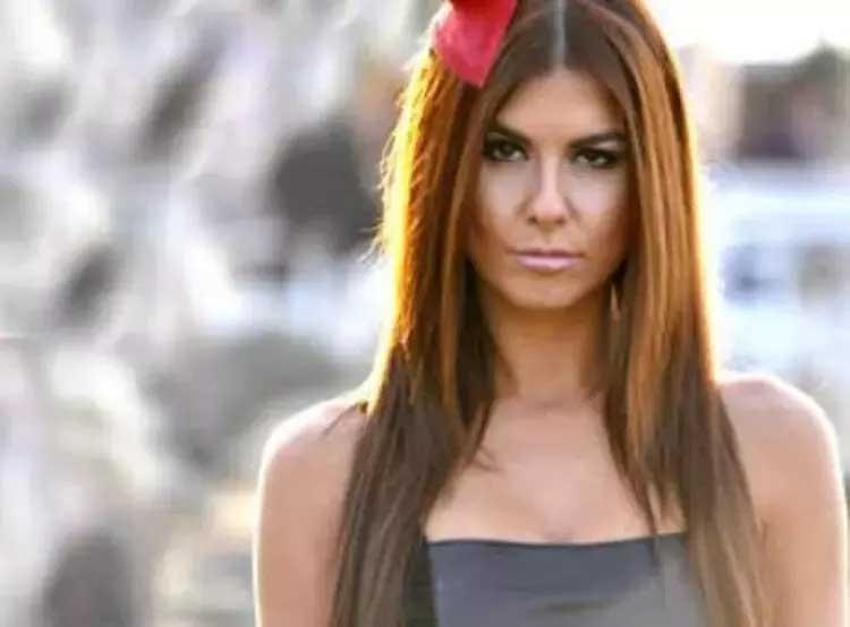 Oyuncu Tuğçe Özbudak kısmi felç geçirdi! Ameliyat öncesi dua istedi