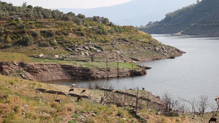 Muğla'da su seviyesi düşünce tarihi köy evleri ortaya çıktı!