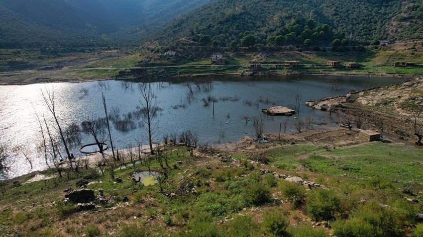 Muğla'da su seviyesi düşünce tarihi köy evleri ortaya çıktı!