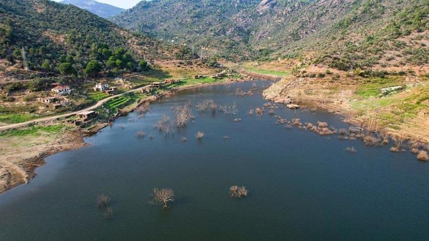 Muğla'da su seviyesi düşünce tarihi köy evleri ortaya çıktı!