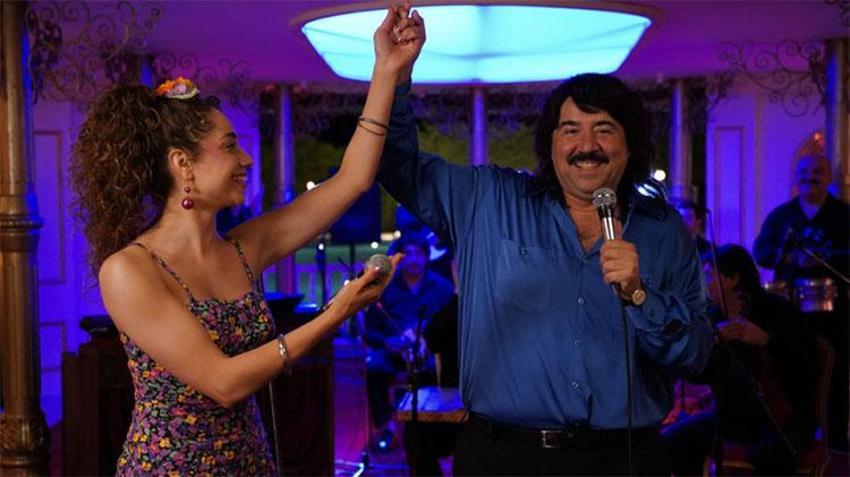 Ata Demirer'den büyük rekor: 'Bursa Bülbülü' albümü 45 milyon kez dinlendi
