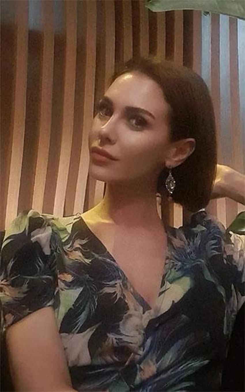 Oyuncu Gözde Mukavelat ölümden döndü: Evinin salonuna kurşun isabet etti