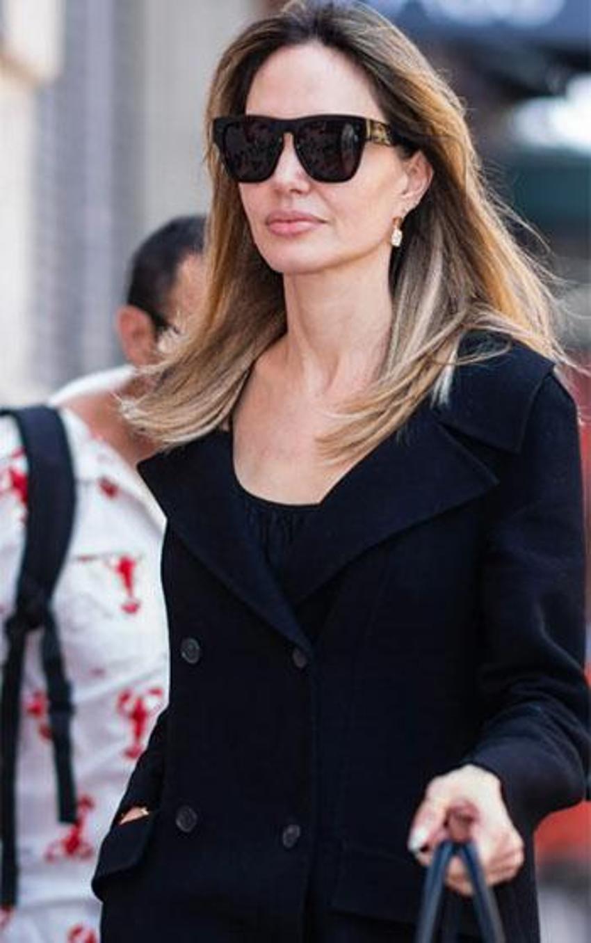 Angelina Jolie'nin dövmeleri gündem oldu
