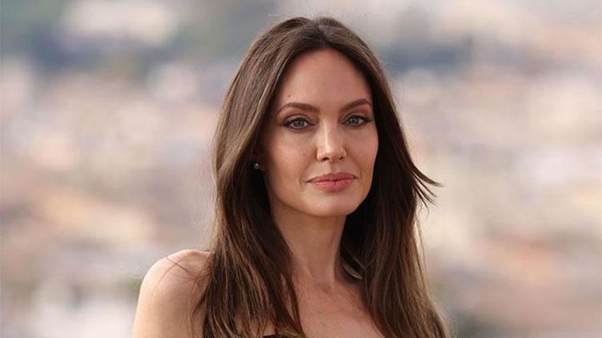 Angelina Jolie'nin dövmeleri gündem oldu