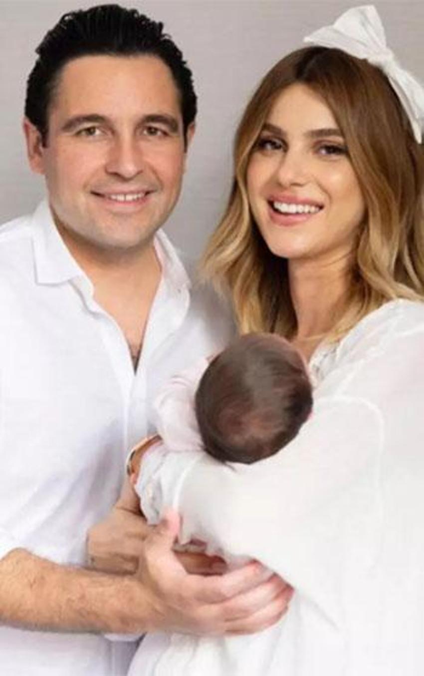 Nazlı Sabancı ve Hacı Sabancı ilk aile pozlarını verdi