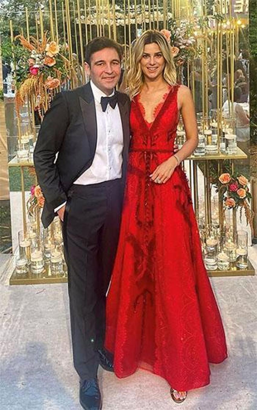 Nazlı Sabancı ve Hacı Sabancı ilk aile pozlarını verdi