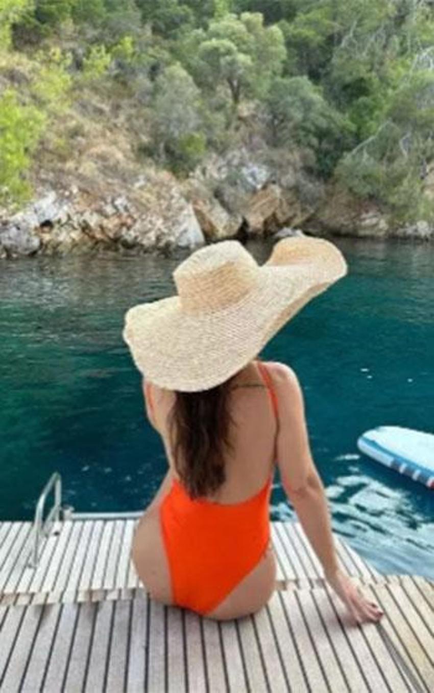 Simge Sağın'ın bitmeyen tatili: Pozları çok beğenildi