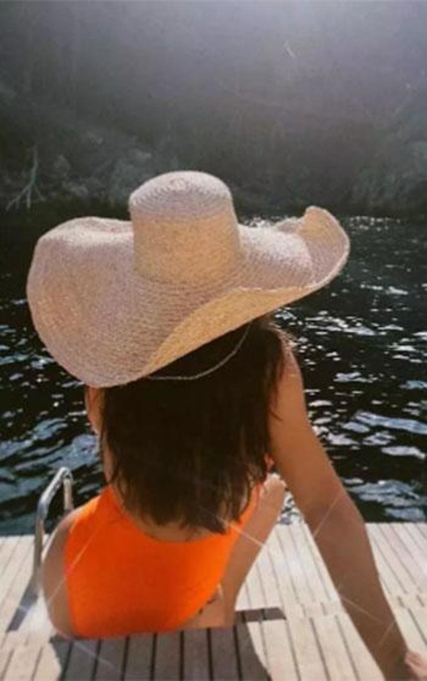 Simge Sağın'ın bitmeyen tatili: Pozları çok beğenildi