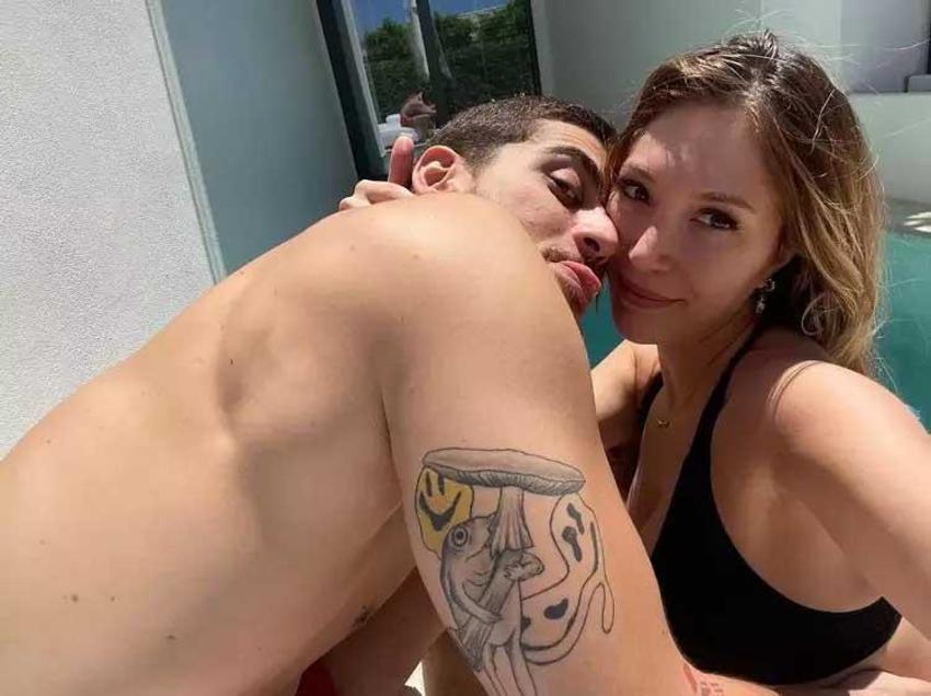 Yasmin Erbil ile Yiğit Poyraz Bodrum'dan romantik anlar! Sevgilisini ısırdı!