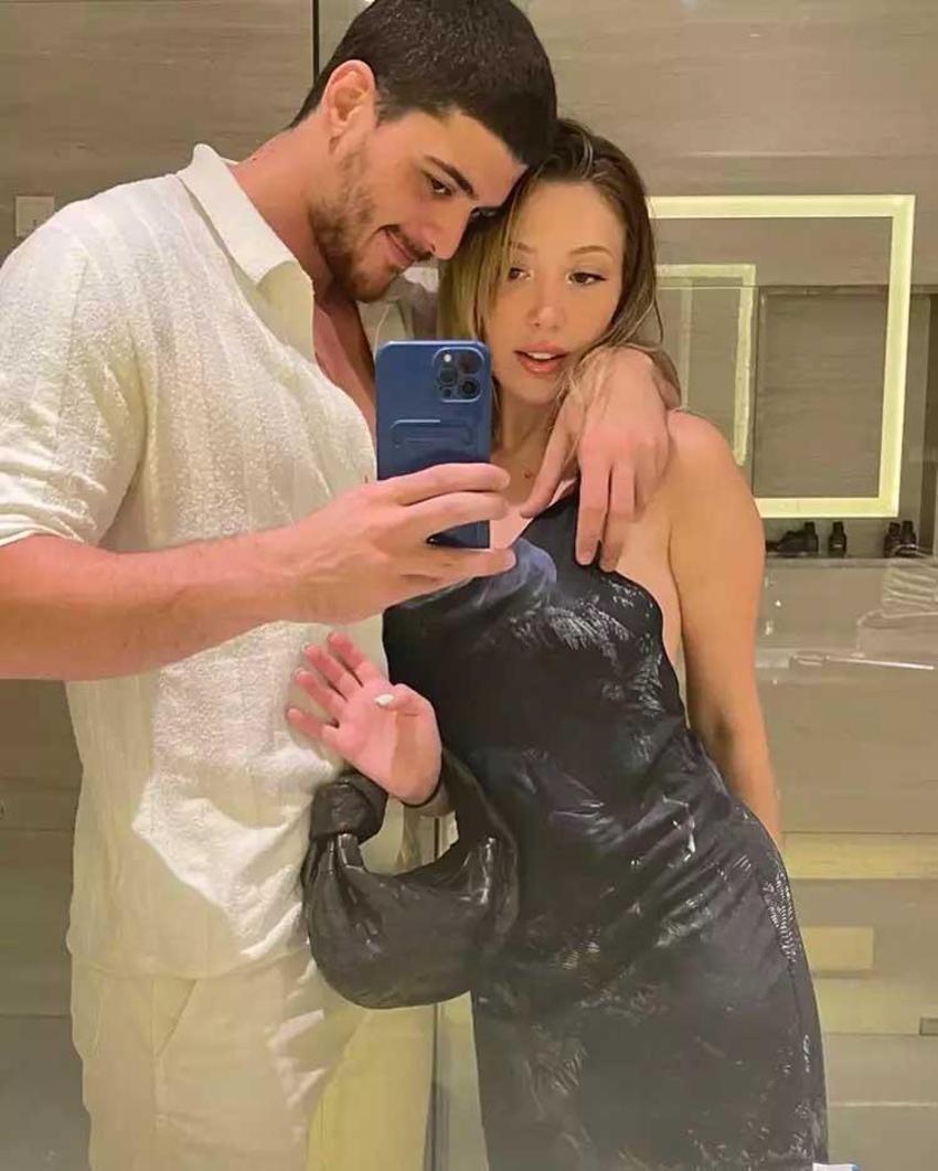 Yasmin Erbil ile Yiğit Poyraz Bodrum'dan romantik anlar! Sevgilisini ısırdı!