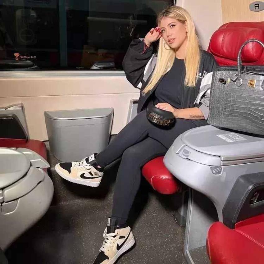 Wanda Nara'nın bornozlu paylaşımına yorum yağmuru! Dekolte abartılı bulundu: 'Icardi'ye saygımdan bakmadım'