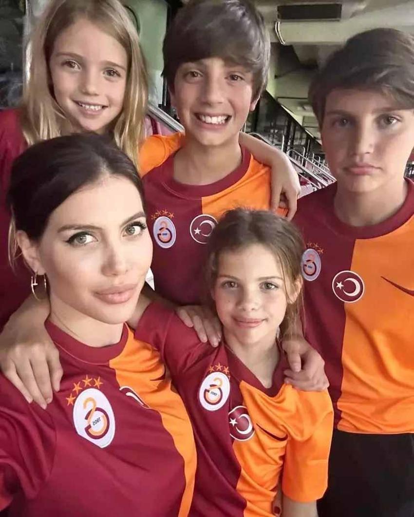 Wanda Nara'nın bornozlu paylaşımına yorum yağmuru! Dekolte abartılı bulundu: 'Icardi'ye saygımdan bakmadım'