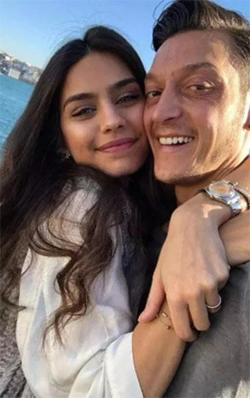 Amine Gülşe'den radikal karar: İlk yorum eşi Mesut Özil'den geldi