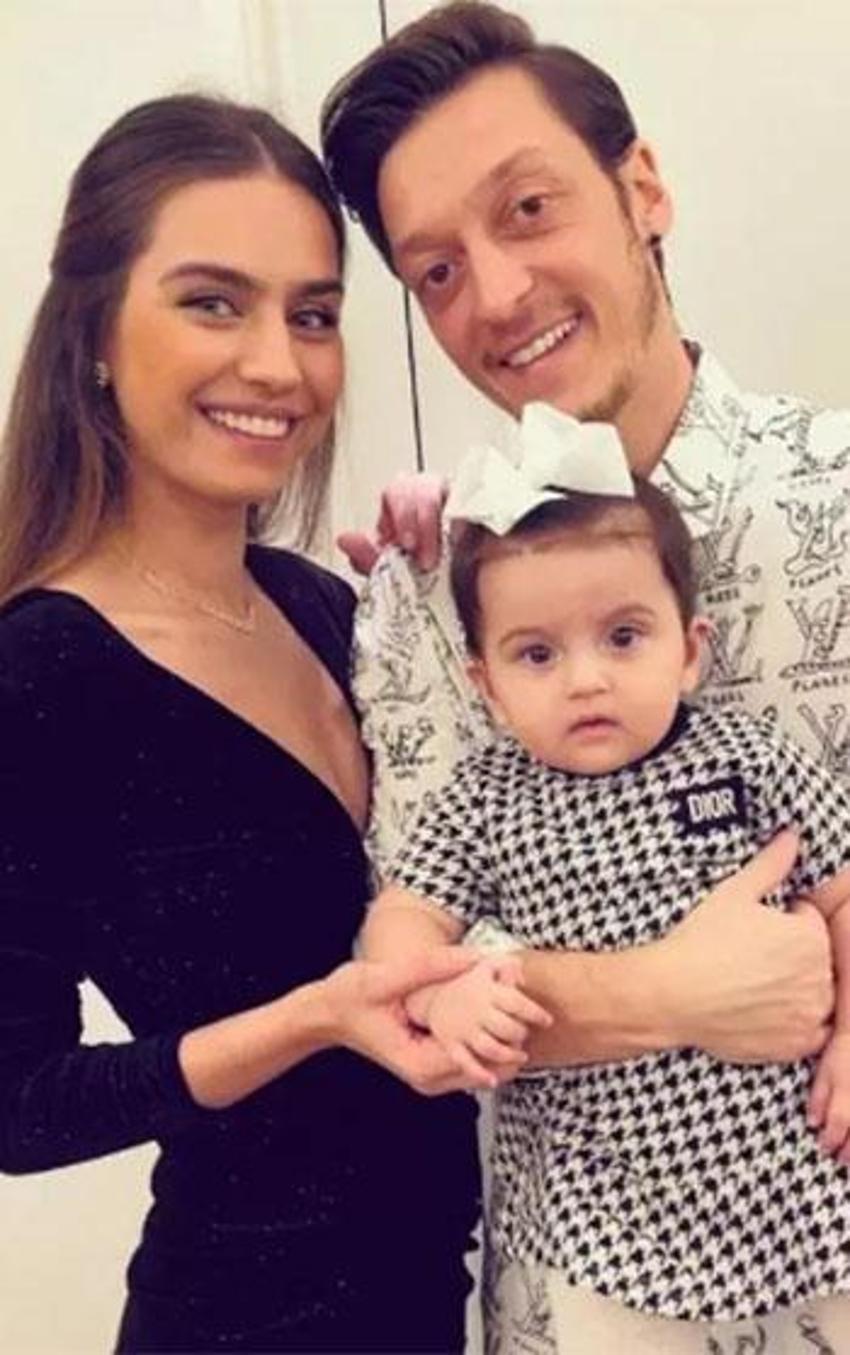 Amine Gülşe'den radikal karar: İlk yorum eşi Mesut Özil'den geldi