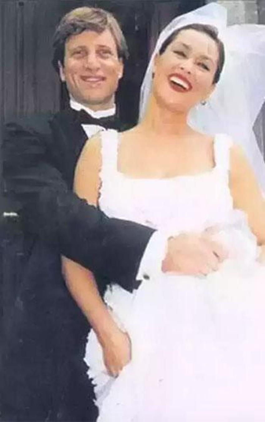 Hülya Avşar'ın eski eşi Kaya Çilingiroğlu'na yumruk darbesi! Avşar Kızı kayıtsız kalamadı