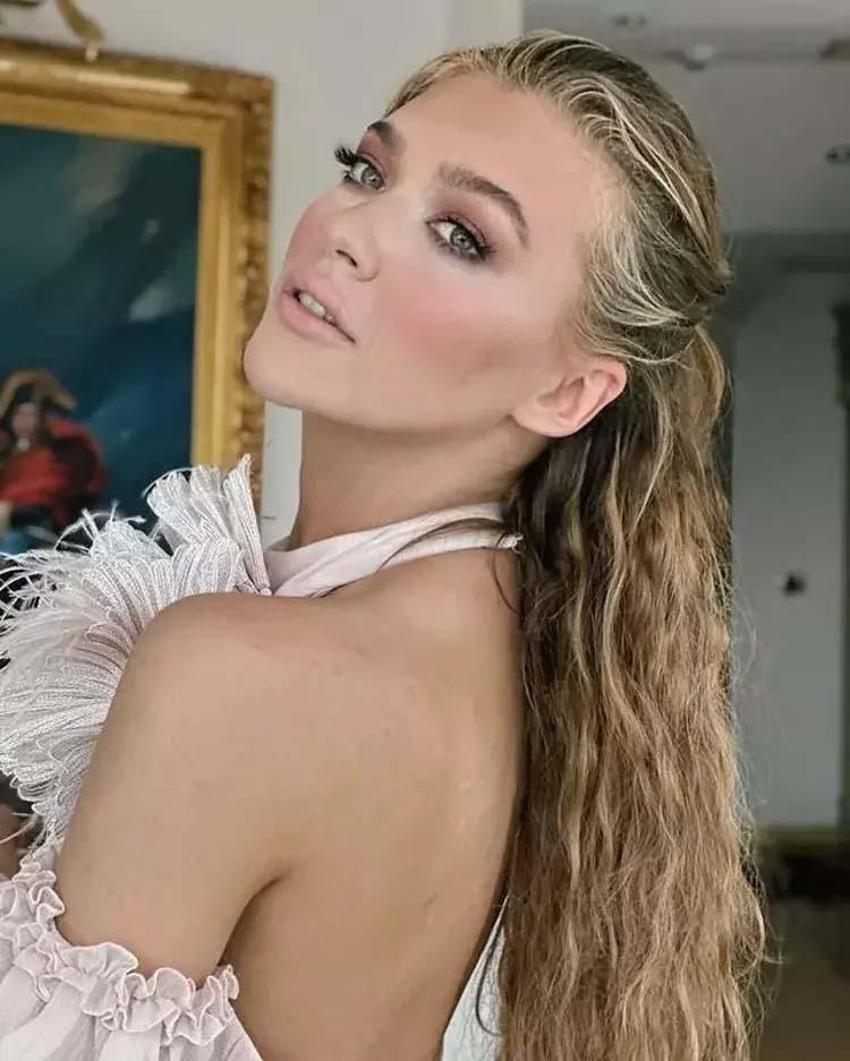 Melisa Döngel'den ilginç güzellik sırrı: Benden size yeni bir bilgi, basur kremi sürün!