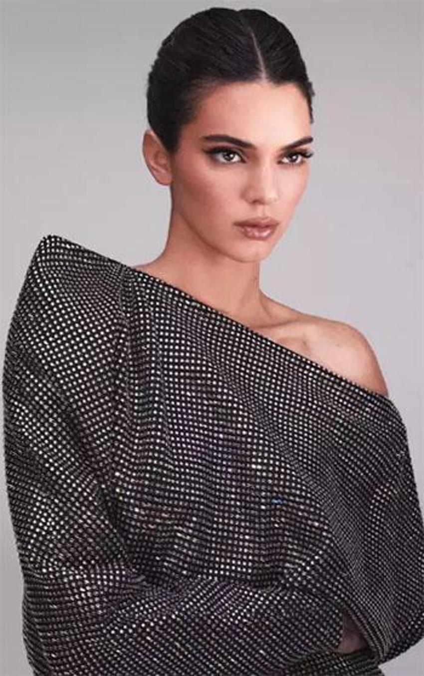 Kendall Jenner'ın bikinili pozlarına beğeni yağdı
