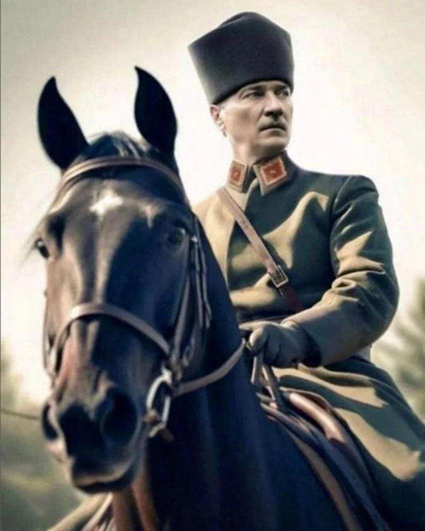 Ünlülerin 30 Ağustos Zafer Bayramı mesajları
