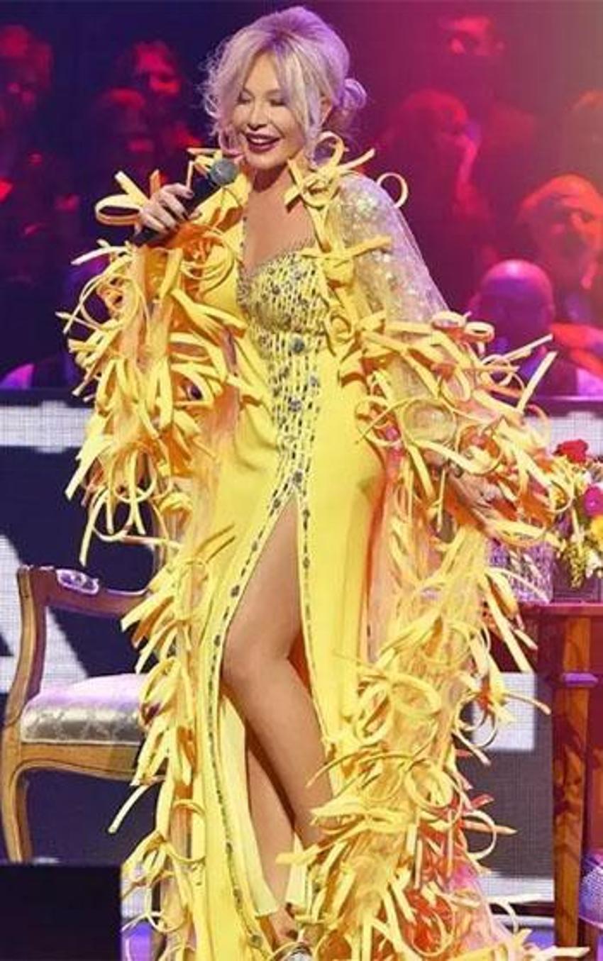 Emel Sayın'dan üzen haber: Yürüyemez hale geldi, 3. kez ameliyata alındı