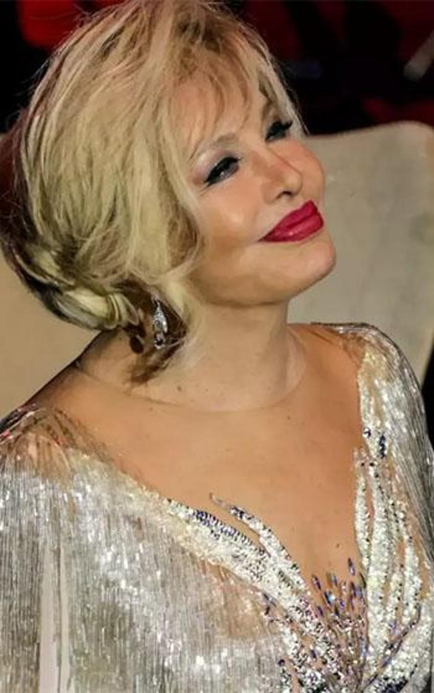 Emel Sayın'dan üzen haber: Yürüyemez hale geldi, 3. kez ameliyata alındı