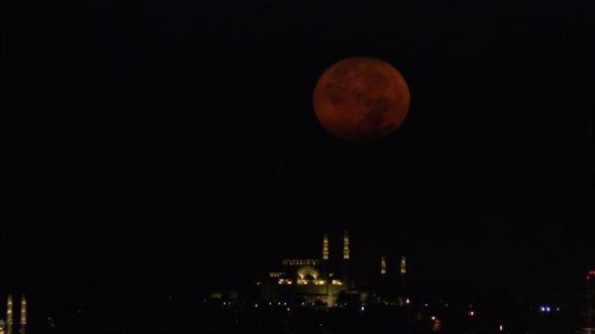 'Mavi Ay' en parlak konumuna ulaştı! Muhteşem manzara
