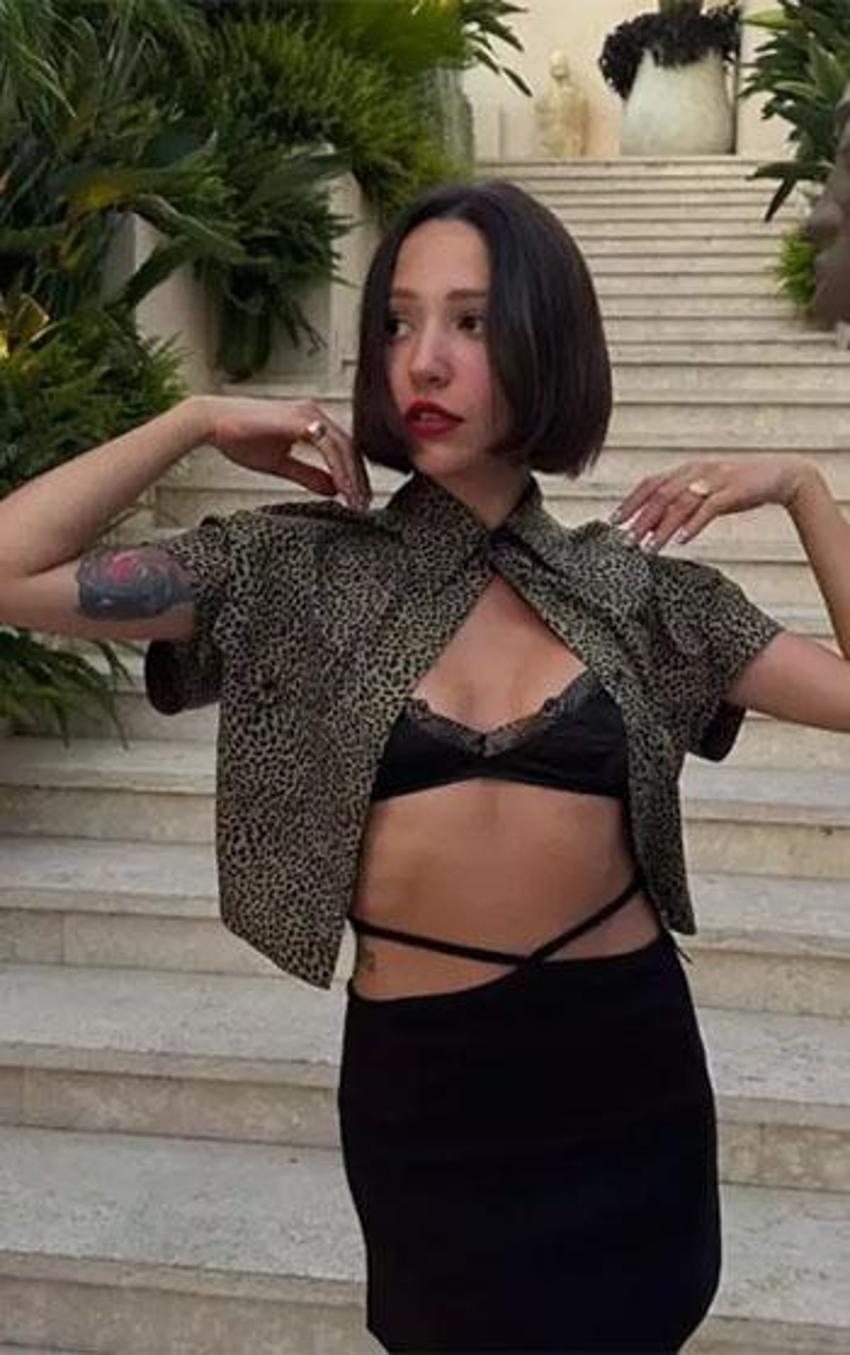 Bu kez ayaklarını gizledi: Zeynep Bastık'tan sevgilisine bikinili poz