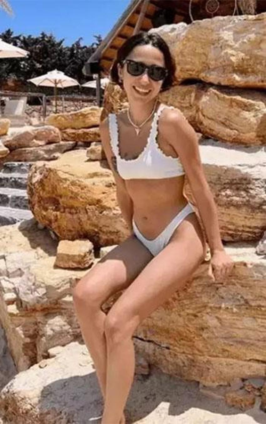 Bu kez ayaklarını gizledi: Zeynep Bastık'tan sevgilisine bikinili poz