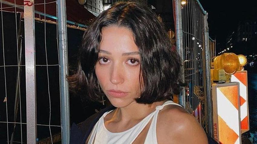 Bu kez ayaklarını gizledi: Zeynep Bastık'tan sevgilisine bikinili poz