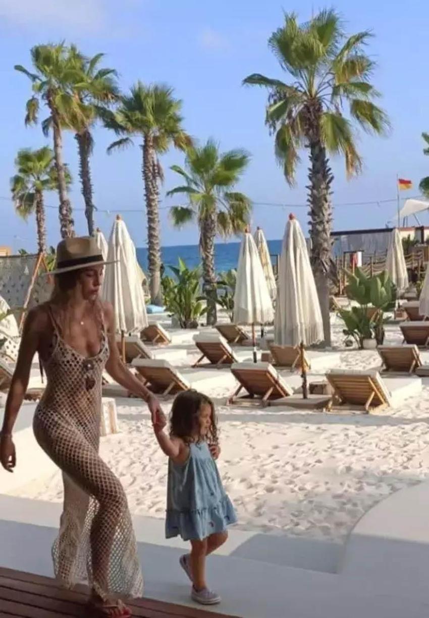 Sinem Kobal'dan ilk aile pozu! 'Mutlu aile tablosu'
