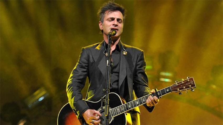 Ünlü şarkıcı Teoman basın mensuplarını konserinden kovdu