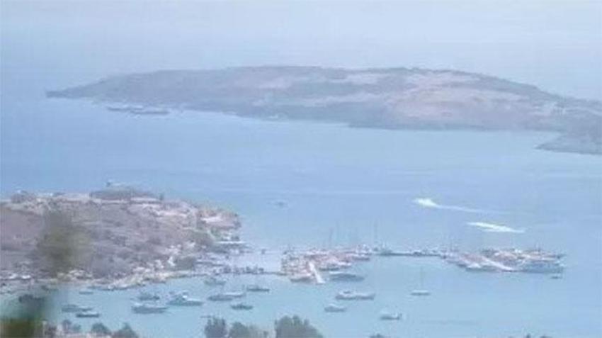 Tuğba Özerk fit haliyle genç kızlara taş çıkardı! Plajda ölçü aldırdı 