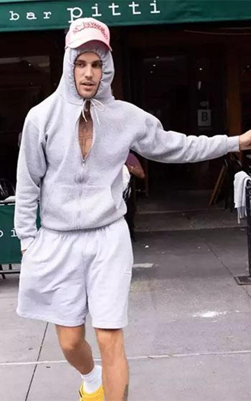 Eşi Hailey Bieber'ın yanında görüntülenen Justin Bieber'a kıyafet tepkisi: 'Utanmıyor musun?'