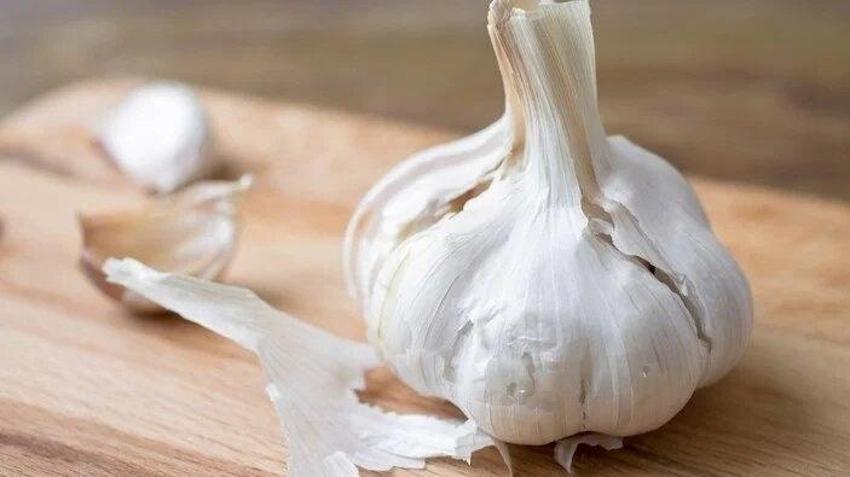 Asıl şifa kabuğunda saklı: Sarımsak kabuğunun faydaları listeye sığmıyor!