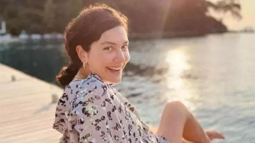 Bergüzar Korel beyaz bikinisiyle görenleri mest etti: Fit fiziğiyle hayran bıraktı