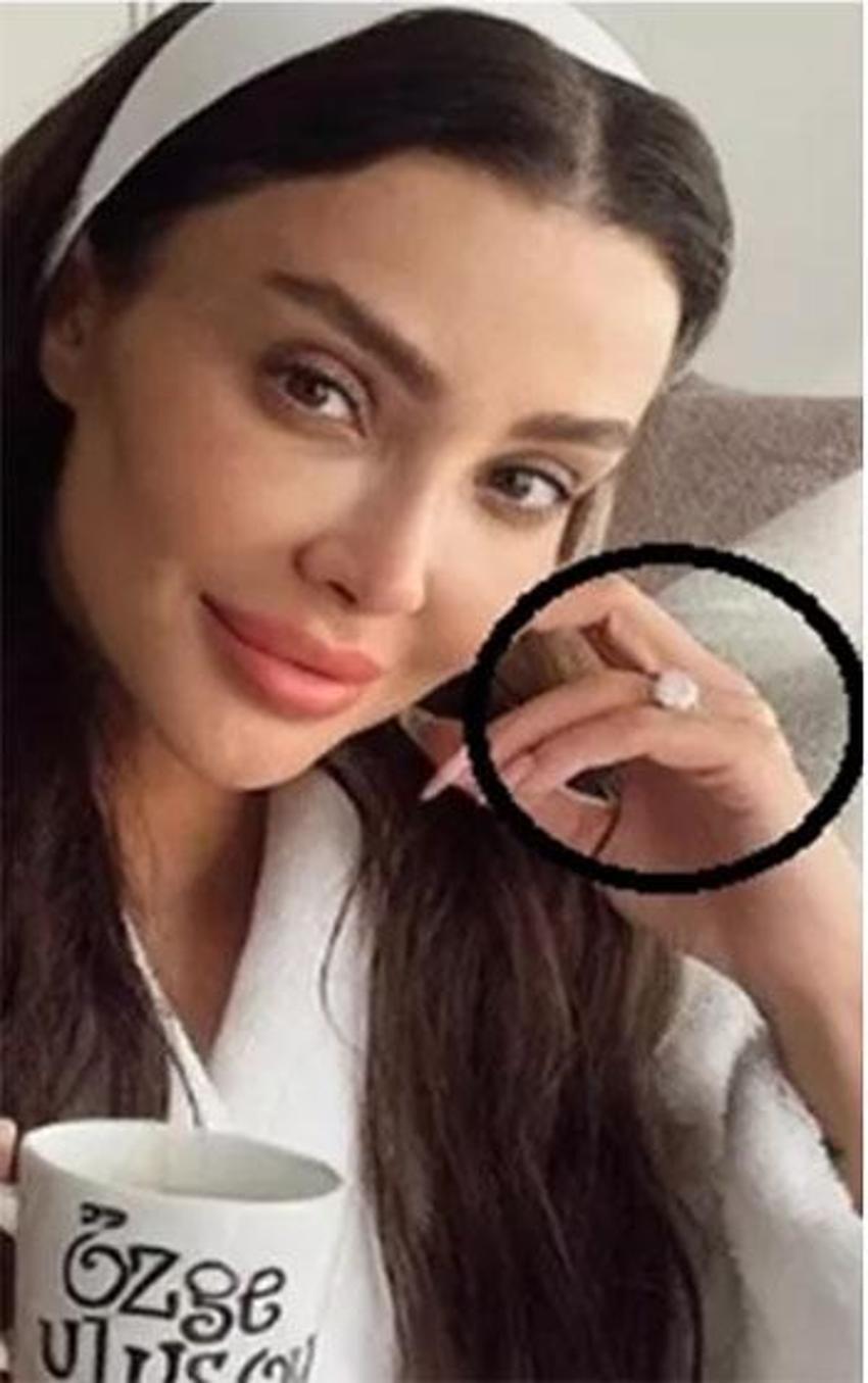 Özge Ulusoy milyonluk yüzüğüyle dikkat çekti