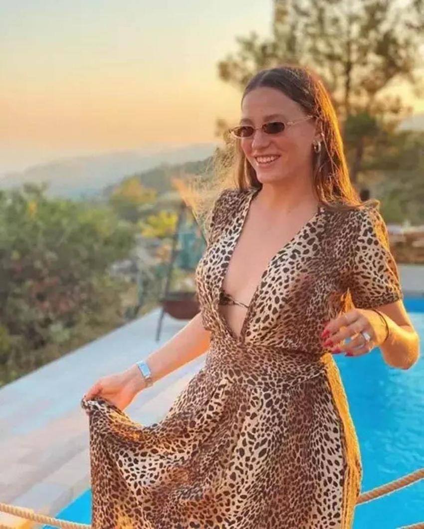 Serenay Sarıkaya'dan yeni pozlar! 'Derdoyken bile güzel’