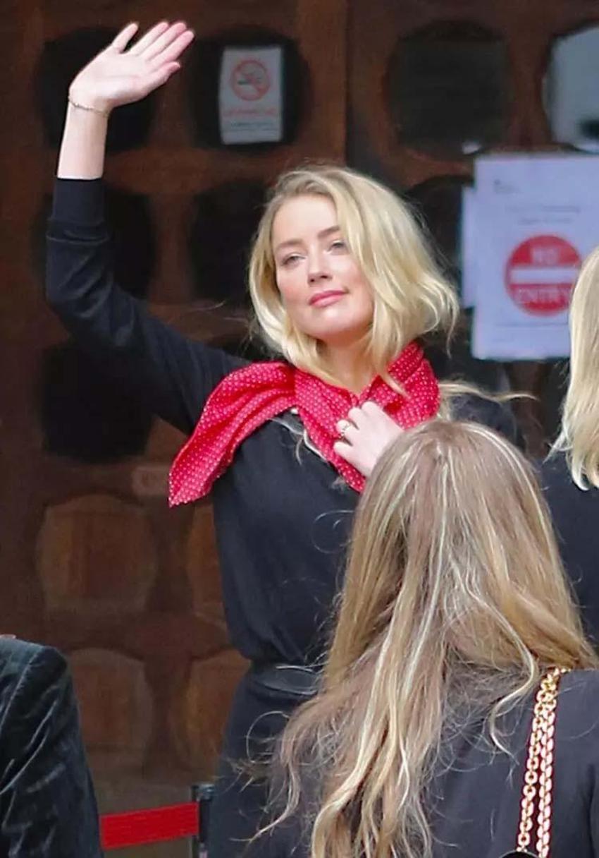 Amber Heard olaylı davayı kaybettikten sonra koltuk değnekleriyle görüntülendi!