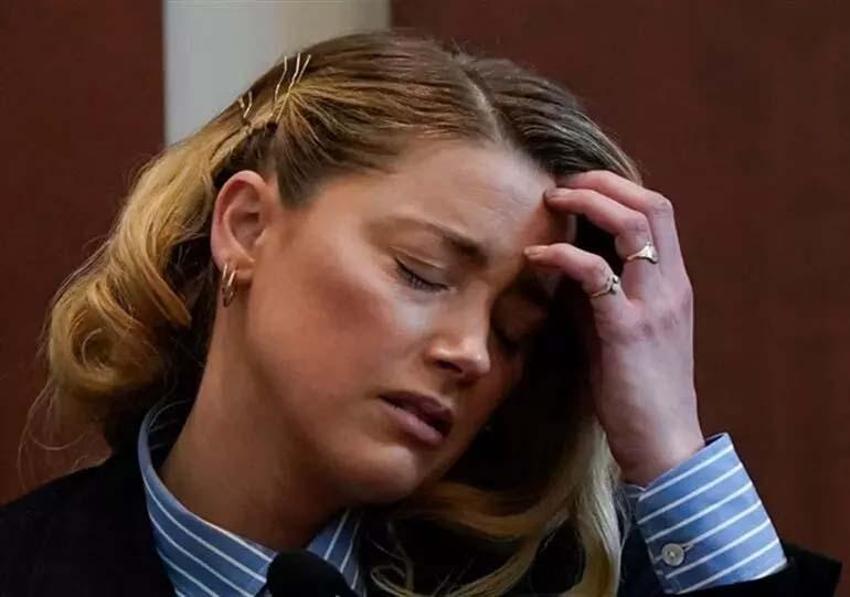 Amber Heard olaylı davayı kaybettikten sonra koltuk değnekleriyle görüntülendi!