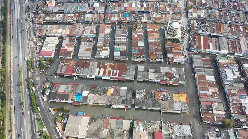 Samsun'da sel: Yollar çöktü, caddeler göle döndü